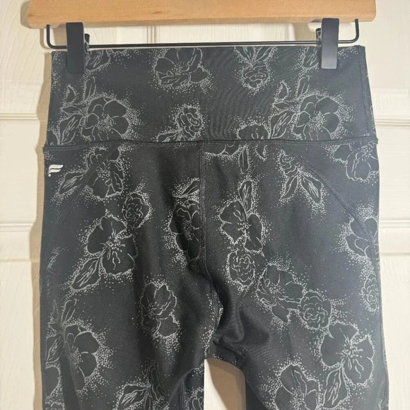 Fabletics Define Powerhold High Waisted Leggings in Floral Outline - Picture 5 of 8
